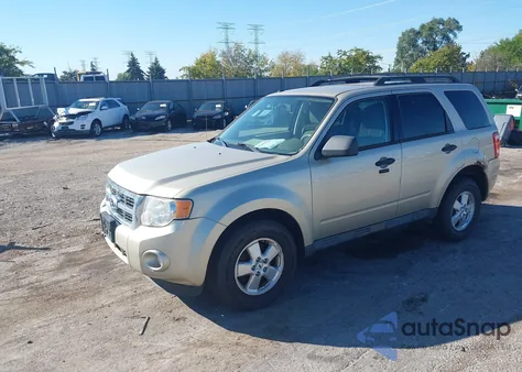 2010 Ford Escape Xlt z USA, uszkodzony, nr VIN 1FMCU0D78AKA69710